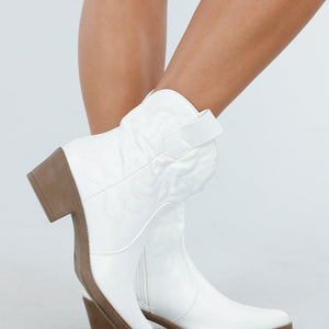 NEW300725 Witte Western Enkellaarsjes