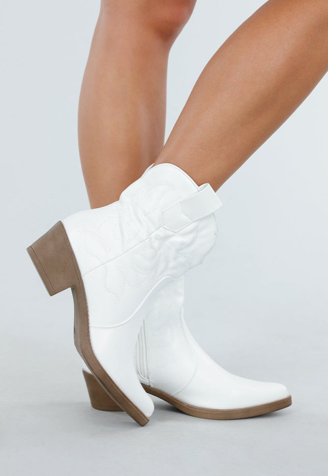 NEW300725 Witte Western Enkellaarsjes