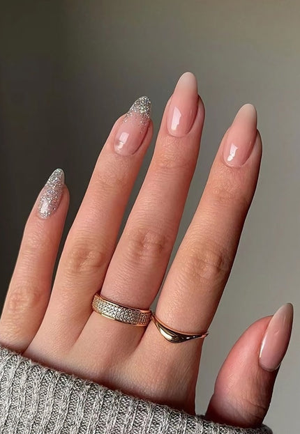 NEW3011 Ovaal Nude Nepnagels met Glitter