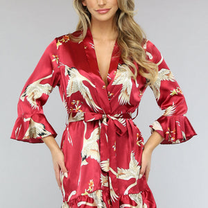 OP=OP.51.S Rode Satin Kimono met Ruches