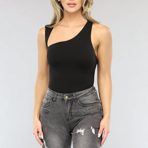 OP=OP.AV.09 Zwarte Asymmetrische Mouwloze Top