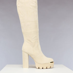 OP=OP.! Beige Plateau Knielaarzen met Gouden Details