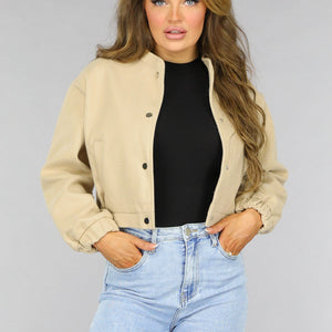 OP=OP! Zacht Beige Bomberjasje met Drukknoopjes