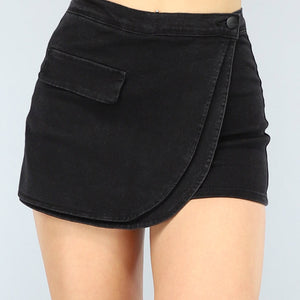 OP=OP.19.NL Zwarte Skort met Klepzak en Ronde Overslag