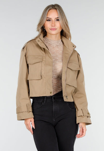 OP=OP.23.NL Beige Cropped Jas met Zakdetails
