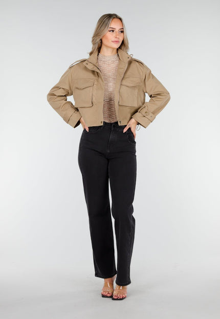 OP=OP.23.NL Beige Cropped Jas met Zakdetails