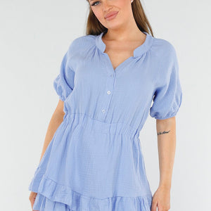 OP=OP.26.NL Babyblauwe Playsuit met Ruches en Knopen