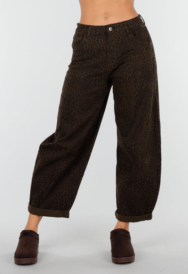 OP=OP.26.S Bruine Barrel Jeans met Panterprint