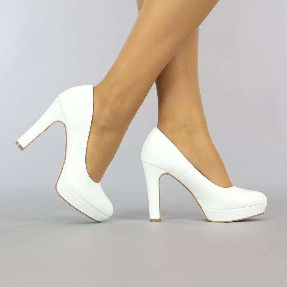 OP=OP.27.NL Witte Lak Pumps met Plateau