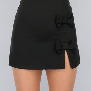 OP=OP.30.NL Zwarte Skort met Split en Strikjes