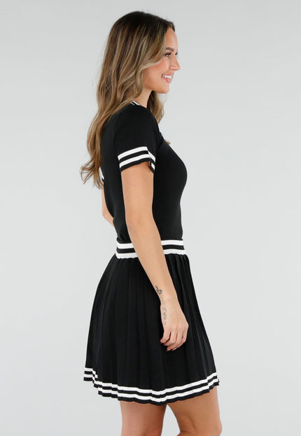 OP=OP.30.S Zwarte Set met Polo Top en Plissé Rok