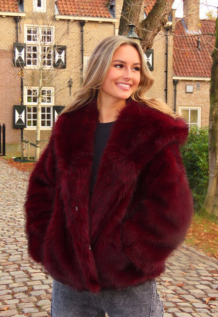 OP=OP.36.NL Faux Fur Jas Bordeaux Kort