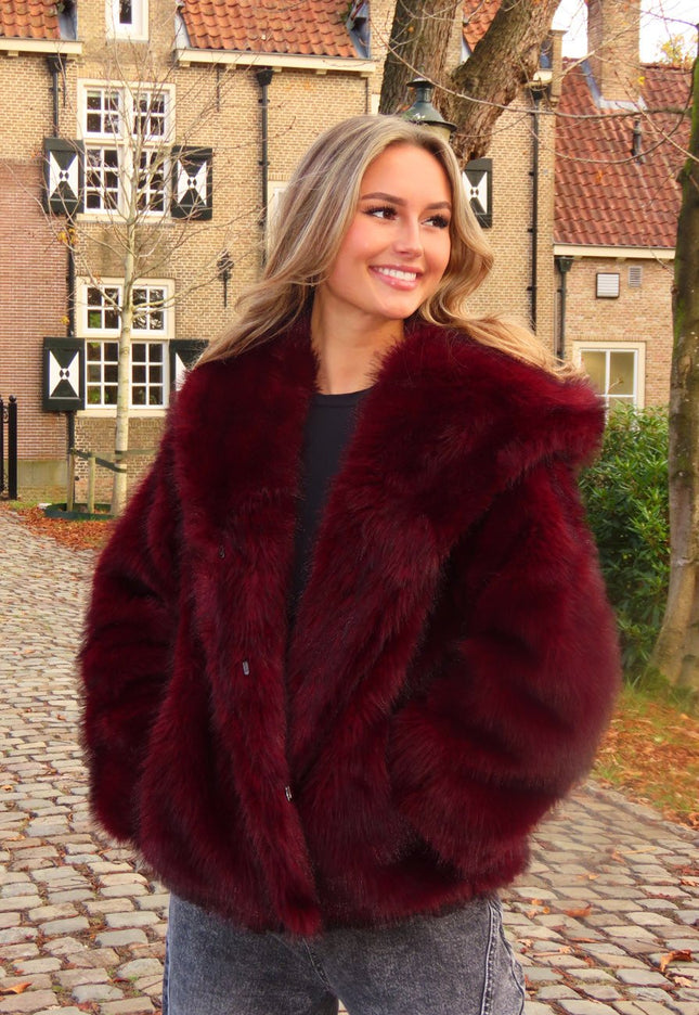 OP=OP.36.NL Faux Fur Jas Bordeaux Kort