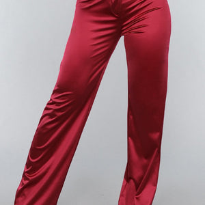 OP=OP.AV.12 Burgundy Pantalon van Stretch Satijn in Model