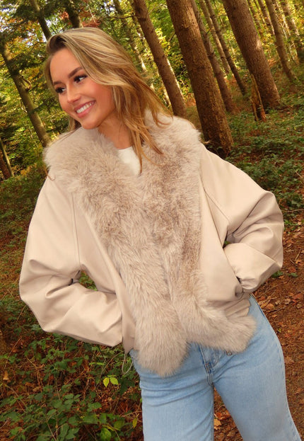 OP=OP.AV.10 Beige Jack met Bontkraag