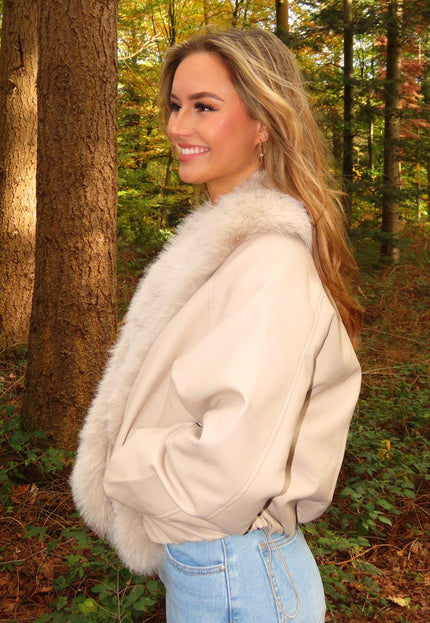 OP=OP.AV.10 Beige Jack met Bontkraag