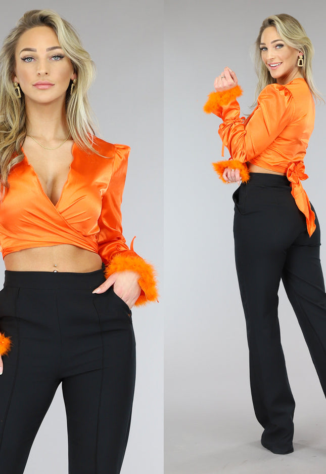 OP=OP.AV.09 Oranje Satin Wikkel Top met Veertjes