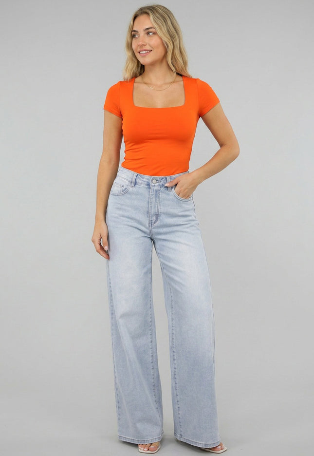 ORANJE-F Oranje Shortsleeve Top met Vierkante Hals