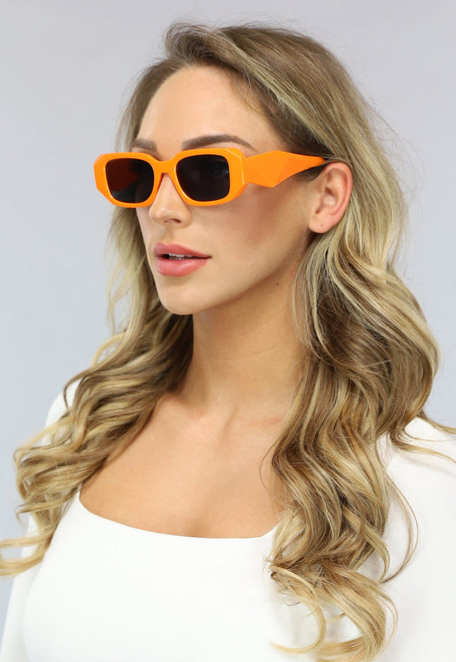 ORANJE-F Oranje Zonnebril met Breed Montuur