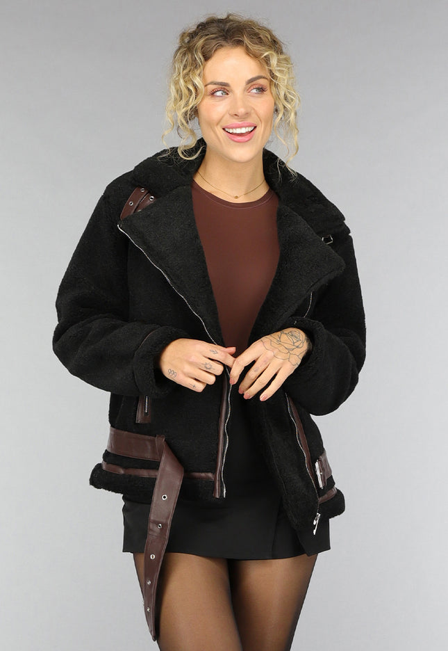 SALE30 Zwarte Fluffy Jas met Bruine Gesp Details