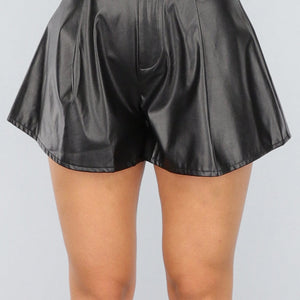 SALE30 Zwarte Lederlook Wijde Geplooide Short