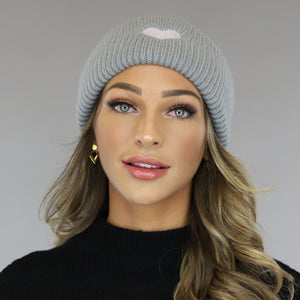 SALE80 Grijze Beanie met Wit Hartje