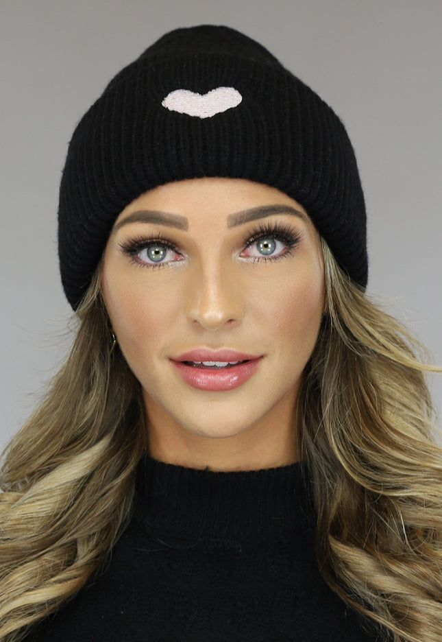 SALE80 Zwarte Beanie met Wit Hartje