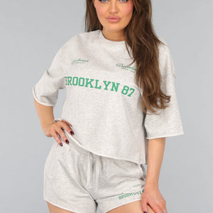 SALESELECTIE Cropped Shirt in Grijs met Groene Tekst