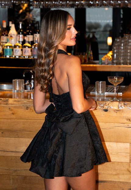 Schwarzes Bogen-Babe