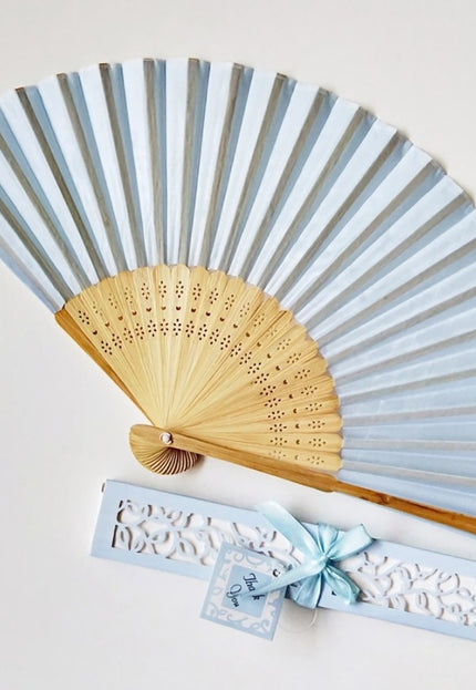 TERUG Babyblauwe Zijden Waaier Bamboe