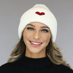 Witte Beanie met Rood Hartje