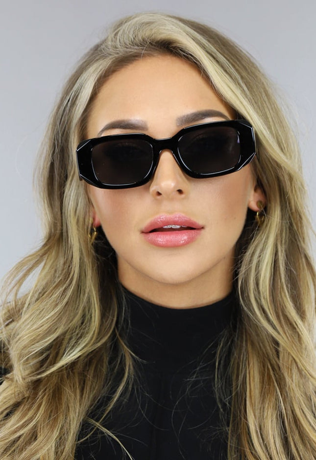 Zwarte Zonnebril met Chunky Montuur